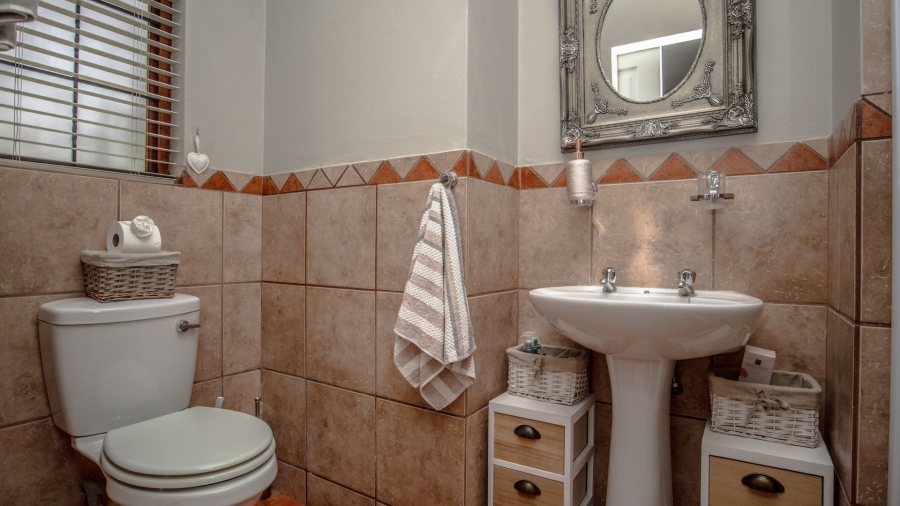 3 Bedroom Property for Sale in The Coves North West